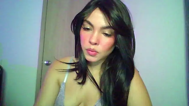 Snapshot of Kiri_Cutee chatting on October 24, 2025, 4:31 am Kiri Cutee online show from October 24, 2025, 4:31 am