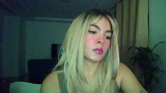 Snapshot of Kiri_Cutee chatting on November 29, 2025, 4:48 am Kiri Cutee online show from November 29, 2025, 4:48 am