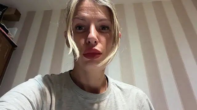 Snapshot of YourJuliena chatting on March 15, 2025, 5:26 pm YourJuliena online show from March 15, 2025, 5:26 pm