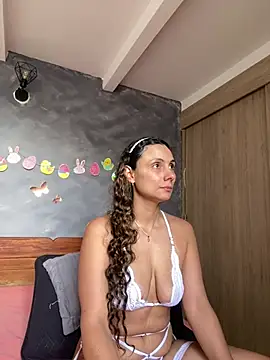 Snapshot of MafeeRoss chatting on April 7, 2026, 8:09 pm MafeeRoss online show from April 7, 2026, 8:09 pm