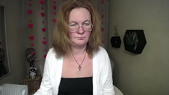 Snapshot of HolyMilfa chatting on February 8, 2026, 1:03 pm HolyMilfa online show from February 8, 2026, 1:03 pm