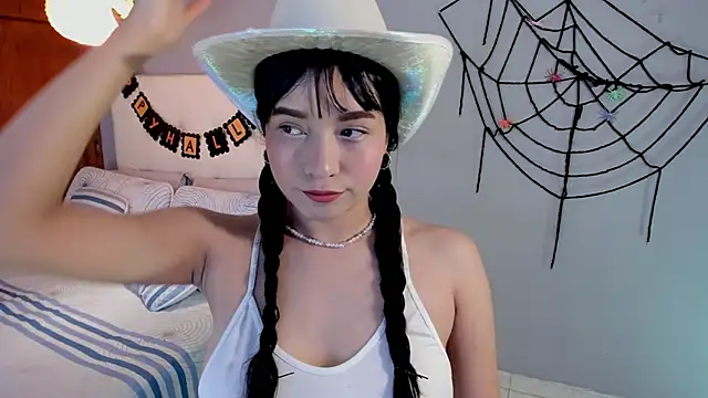 Snapshot of Maia_W10 chatting on October 29, 2025, 12:29 pm Maia W10 online show from October 29, 2025, 12:29 pm