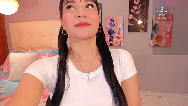 Snapshot of Maia_W10 chatting on November 24, 2025, 12:16 pm Maia W10 online show from November 24, 2025, 12:16 pm