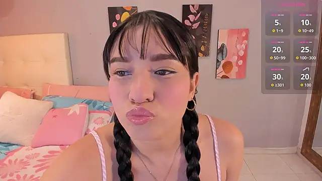 Snapshot of Maia_W10 chatting on November 27, 2025, 12:18 pm Maia W10 online show from November 27, 2025, 12:18 pm