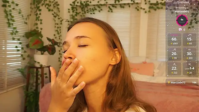 lexicoyy  online show from November 28, 2025, 4:48 am