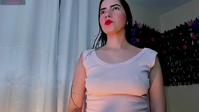 sweetieandjuicyy online show from March 8, 2026, 4:16 am