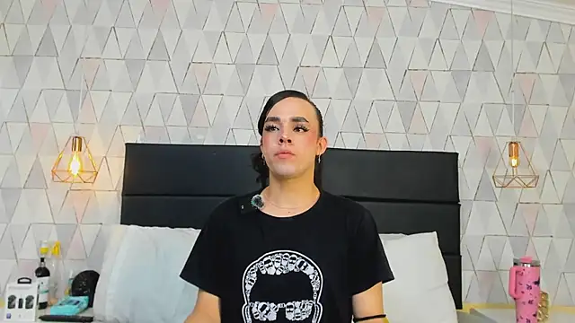 JustinePerry online show from December 1, 2025, 3:33 am