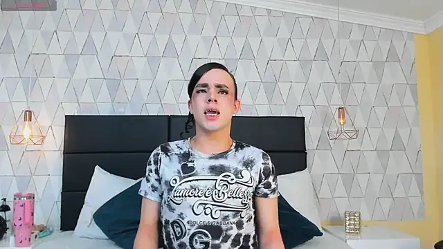 JustinePerry online show from December 19, 2025, 4:08 am