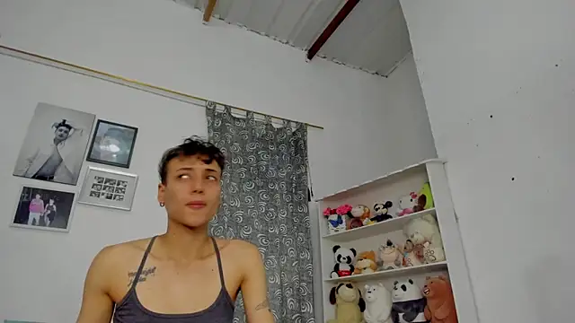 Snapshot of megan_100 chatting on February 26, 2026, 5:45 pm megan 100 online show from February 26, 2026, 5:45 pm