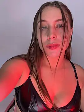 ScarletVelvetX online show from May 15, 2026, 2:51 am