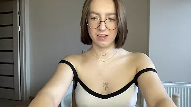 Snapshot of liins_wet chatting on December 7, 2024, 9:39 am liins wet online show from December 7, 2024, 9:39 am