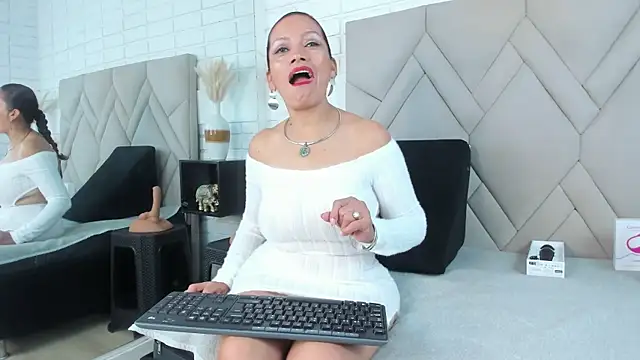 Kasandra Gomez online show from October 14, 2025, 12:50 pm