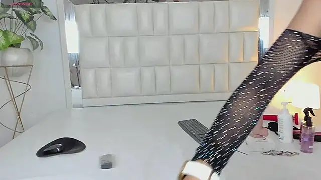 Snapshot of Alhana_pulido chatting on December 23, 2024, 9:18 pm Alhana pulido online show from December 23, 2024, 9:18 pm