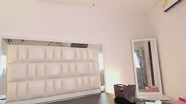 Snapshot of Alhana_pulido chatting on March 18, 2025, 5:53 pm Alhana pulido online show from March 18, 2025, 5:53 pm