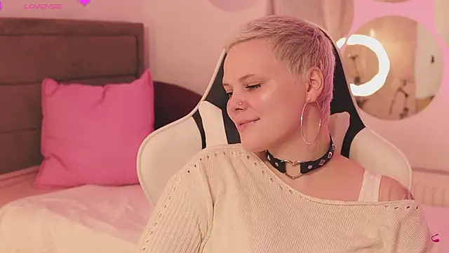 Snapshot of LikaBerry1 chatting on February 21, 2026, 1:45 pm LikaBerry1 online show from February 21, 2026, 1:45 pm