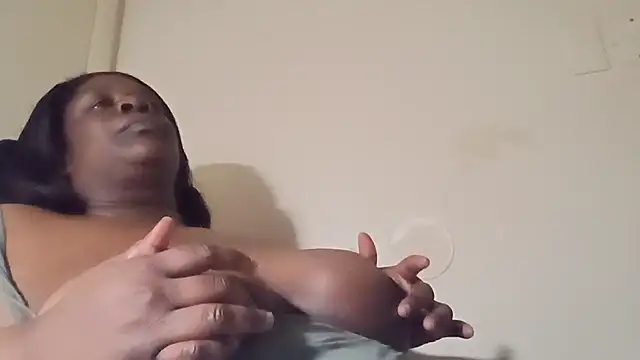 Snapshot of whitwhit86 chatting on September 13, 2025, 10:15 am whitwhit86 online show from September 13, 2025, 10:15 am