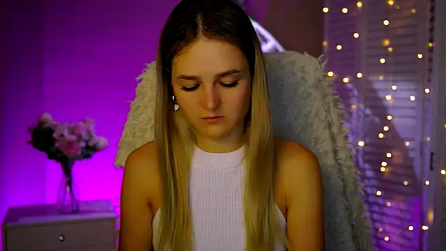 DeboraLarson online show from November 20, 2025, 8:03 am