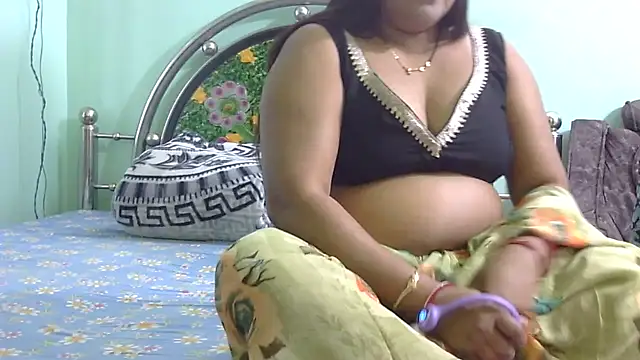 Snapshot of Couple_For_You18 chatting on February 12, 2026, 4:29 am Couple For You18 online show from February 12, 2026, 4:29 am