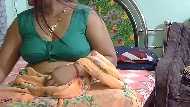 Snapshot of Couple_For_You18 chatting on March 11, 2026, 8:26 pm Couple For You18 online show from March 11, 2026, 8:26 pm