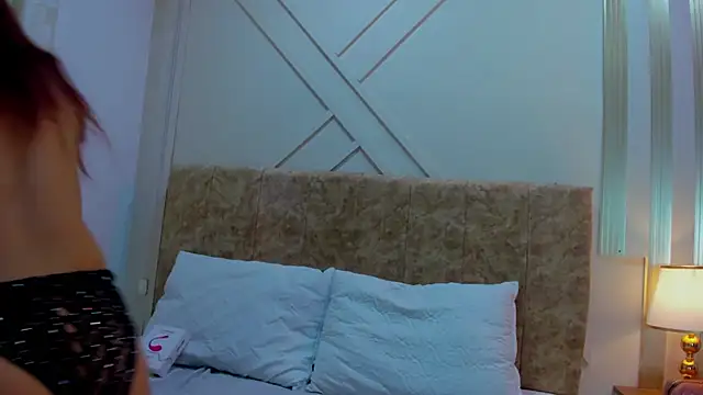 ashley  foxx  online show from October 23, 2025, 1:43 pm