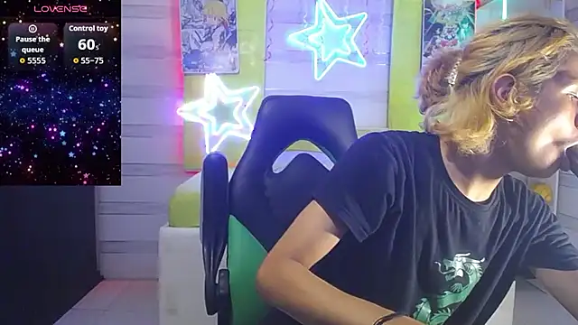 Snapshot of andy_staar chatting on December 21, 2025, 7:43 pm andy staar online show from December 21, 2025, 7:43 pm