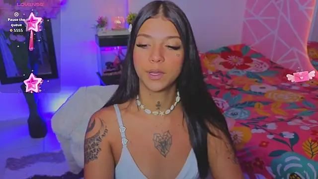 CoralRigan online show from December 23, 2025, 4:32 am