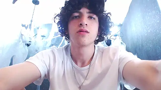 Kerverr  online show from October 31, 2025, 3:02 pm