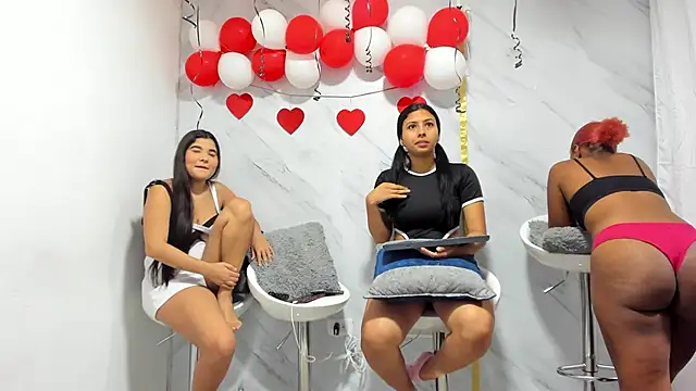 Candyscouples online show from February 17, 2025, 12:16 pm