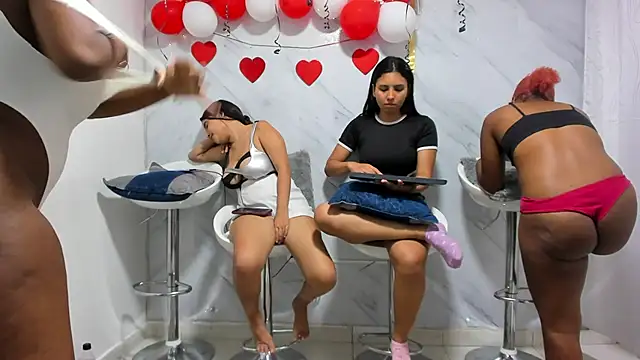 Candyscouples online show from February 17, 2025, 3:20 pm