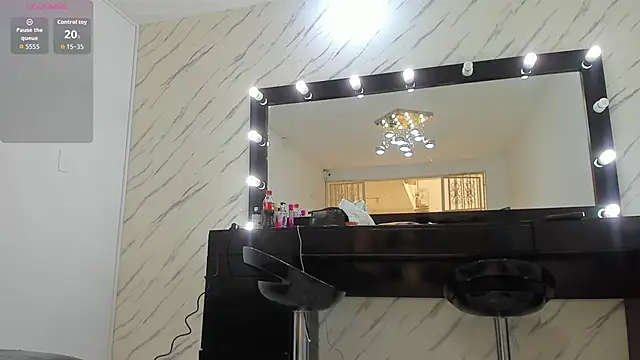 Snapshot of ElisabethMassey chatting on December 17, 2025, 3:29 pm ElisabethMassey online show from December 17, 2025, 3:29 pm