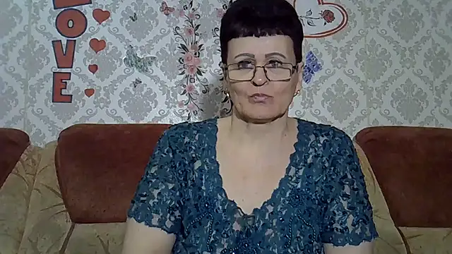 Snapshot of PaulaGolden chatting on April 7, 2026, 3:23 pm PaulaGolden online show from April 7, 2026, 3:23 pm