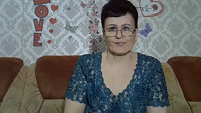 Snapshot of PaulaGolden chatting on April 18, 2026, 6:45 pm PaulaGolden online show from April 18, 2026, 6:45 pm