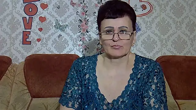 Snapshot of PaulaGolden chatting on April 18, 2026, 8:09 pm PaulaGolden online show from April 18, 2026, 8:09 pm