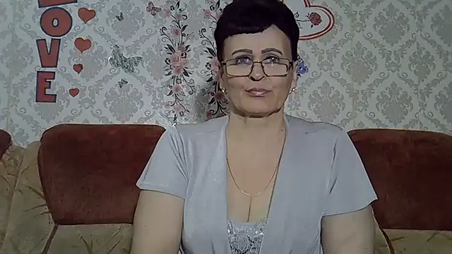 Snapshot of PaulaGolden chatting on April 20, 2026, 7:37 pm PaulaGolden online show from April 20, 2026, 7:37 pm