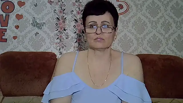 Snapshot of PaulaGolden chatting on May 1, 2026, 7:18 pm PaulaGolden online show from May 1, 2026, 7:18 pm