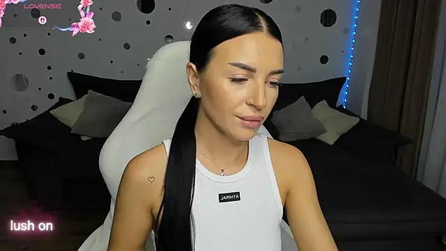 Snapshot of Just_Mira_ chatting on September 23, 2025, 4:15 am Just Mira online show from September 23, 2025, 4:15 am