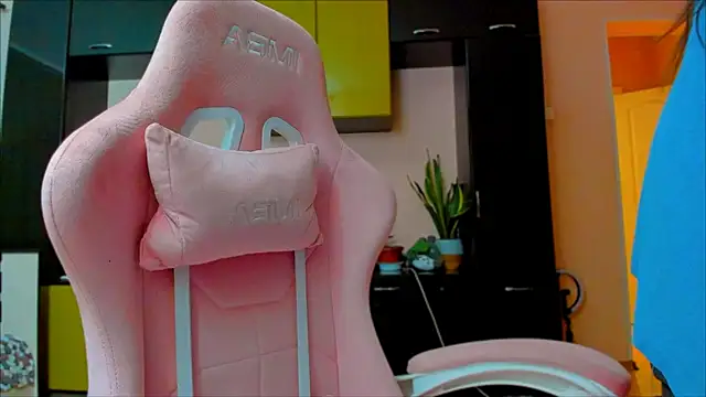 Snapshot of ameli_moon chatting on March 1, 2026, 5:48 pm ameli moon online show from March 1, 2026, 5:48 pm