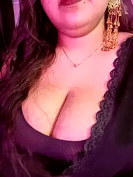 Suhanakhan00 online show from May 17, 2026, 8:27 pm