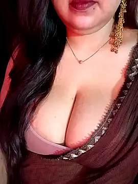 Suhanakhan00 online show from June 3, 2026, 6:13 pm