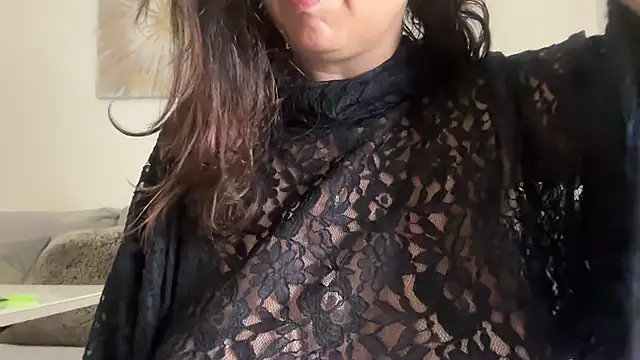 Snapshot of Serena_4you chatting on November 5, 2025, 3:28 am Serena 4you online show from November 5, 2025, 3:28 am