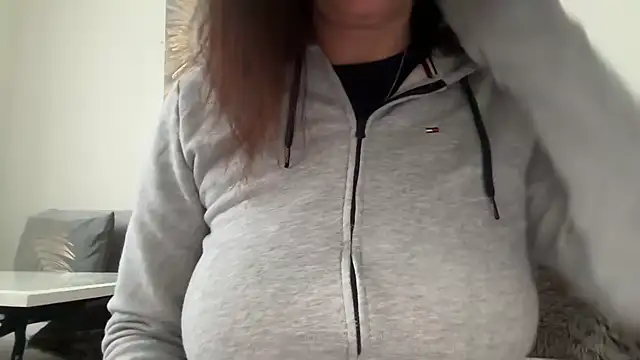 Snapshot of Serena_4you chatting on November 7, 2025, 3:01 pm Serena 4you online show from November 7, 2025, 3:01 pm