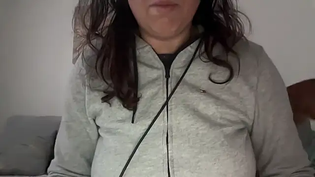 Snapshot of Serena_4you chatting on November 17, 2025, 4:13 pm Serena 4you online show from November 17, 2025, 4:13 pm