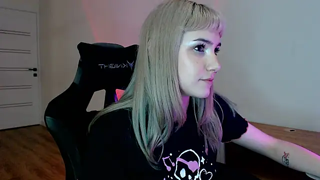 Princess Shy    online show from February 21, 2025, 3:43 pm