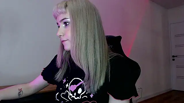 Princess Shy    online show from February 25, 2025, 9:35 pm