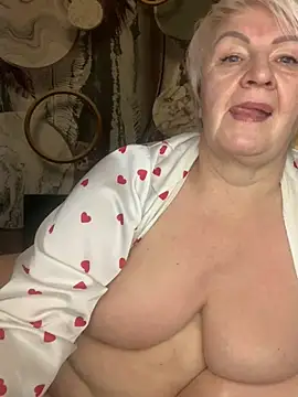 Snapshot of Laura_Millf chatting on January 19, 2026, 1:15 pm Laura Millf online show from January 19, 2026, 1:15 pm