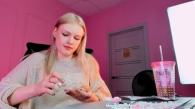 GraceGlamour online show from January 19, 2025, 8:29 am