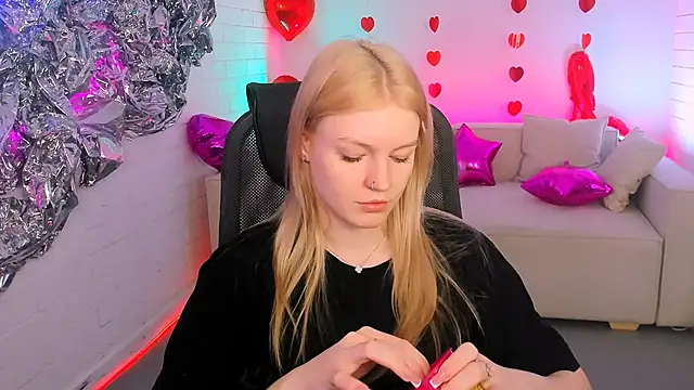 GraceGlamour online show from February 22, 2025, 5:12 am