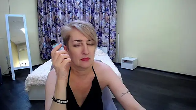 Snapshot of Hot_Girl87 chatting on March 10, 2025, 8:01 pm Hot Girl87 online show from March 10, 2025, 8:01 pm