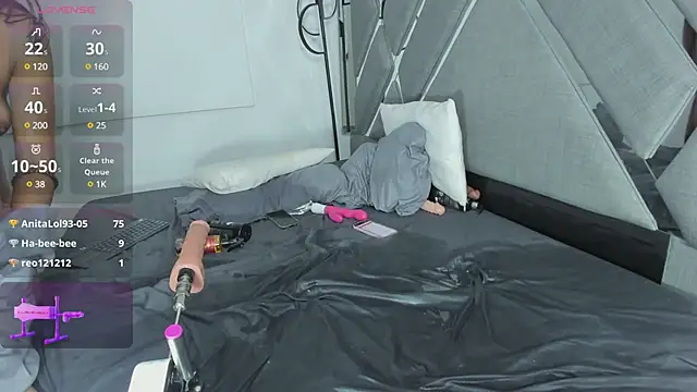 Snapshot of LunaGates chatting on January 9, 2025, 4:41 am LunaGates online show from January 9, 2025, 4:41 am