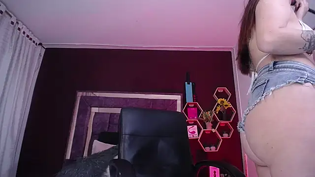 Snapshot of AnabelleGron chatting on November 6, 2025, 2:12 am AnabelleGron online show from November 6, 2025, 2:12 am